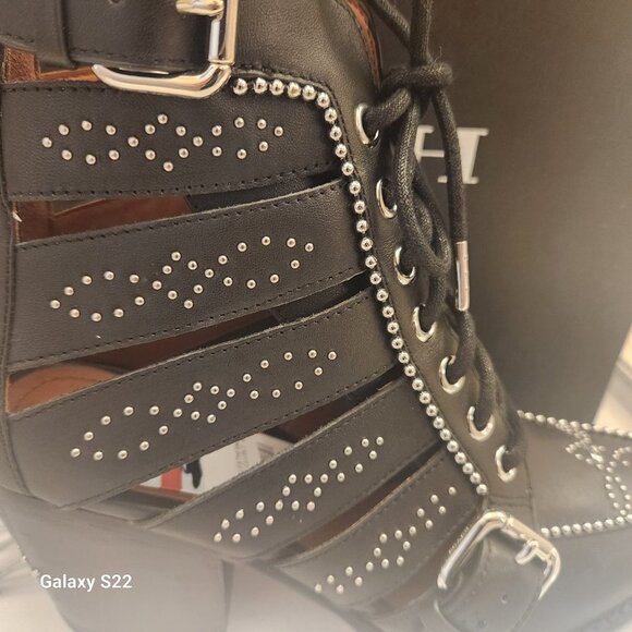 Coach Black Leather "Paisley Cutout" Studded Booties. NIB. Size 6 - Picture 2 of 13